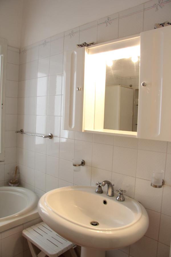 Casa Vacanza Icaros, Ortigia Hictoric Center, 200 Mt From The Beach Syracuse Exterior photo