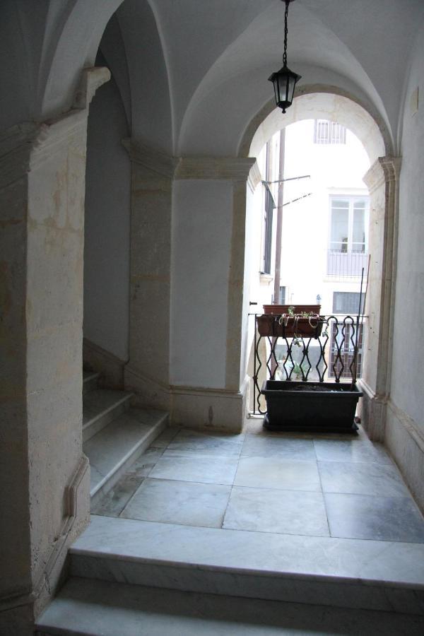 Casa Vacanza Icaros, Ortigia Hictoric Center, 200 Mt From The Beach Syracuse Exterior photo