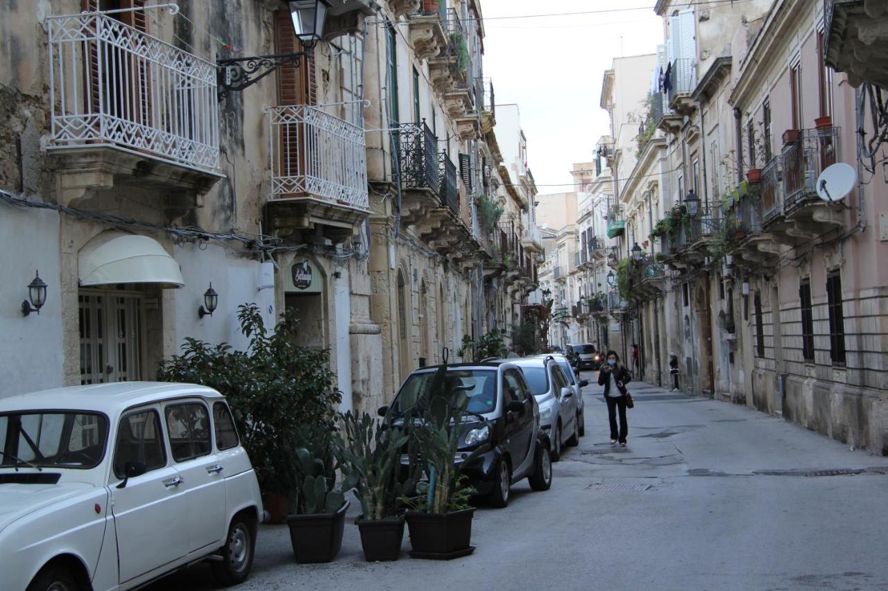 Casa Vacanza Icaros, Ortigia Hictoric Center, 200 Mt From The Beach Syracuse Exterior photo